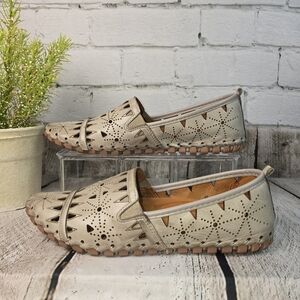 SPRING STEP FUSARO SLIP ON LEATHER LOAFER LIGHT TAUPE LASER CUTOUTS WOMENS 39
